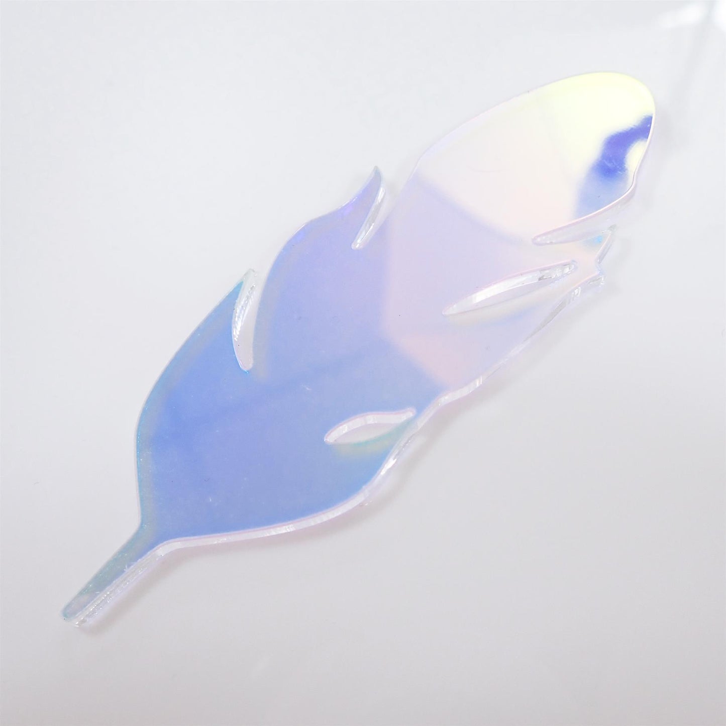 [R&F] Clear Rainbow Celluloid Laminate Acrylic Feather Decorations, 100mm (Style 3) (Pack of 4)