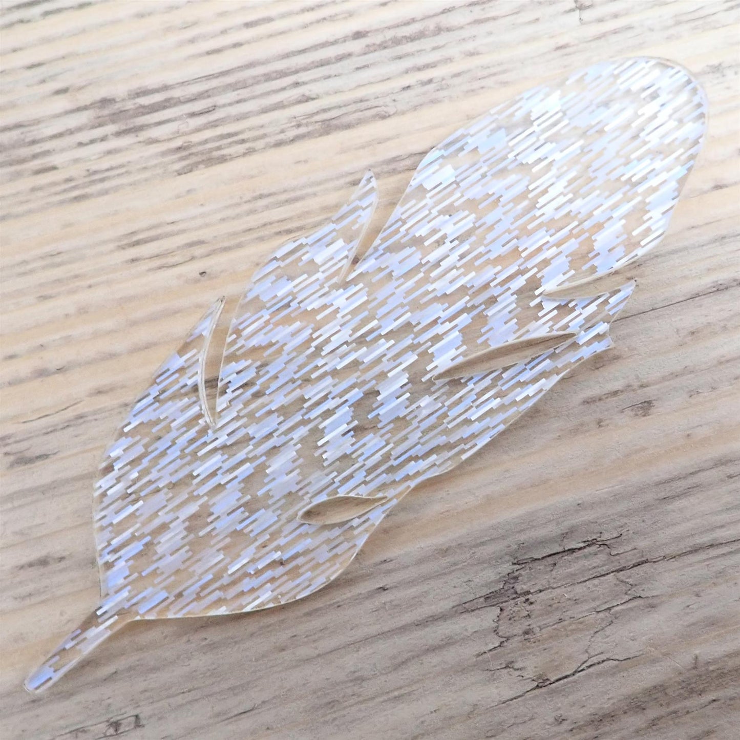 [R&F] Confetti White Acrylic Feather Decorations, 100mm (Style 3) (Pack of 4)