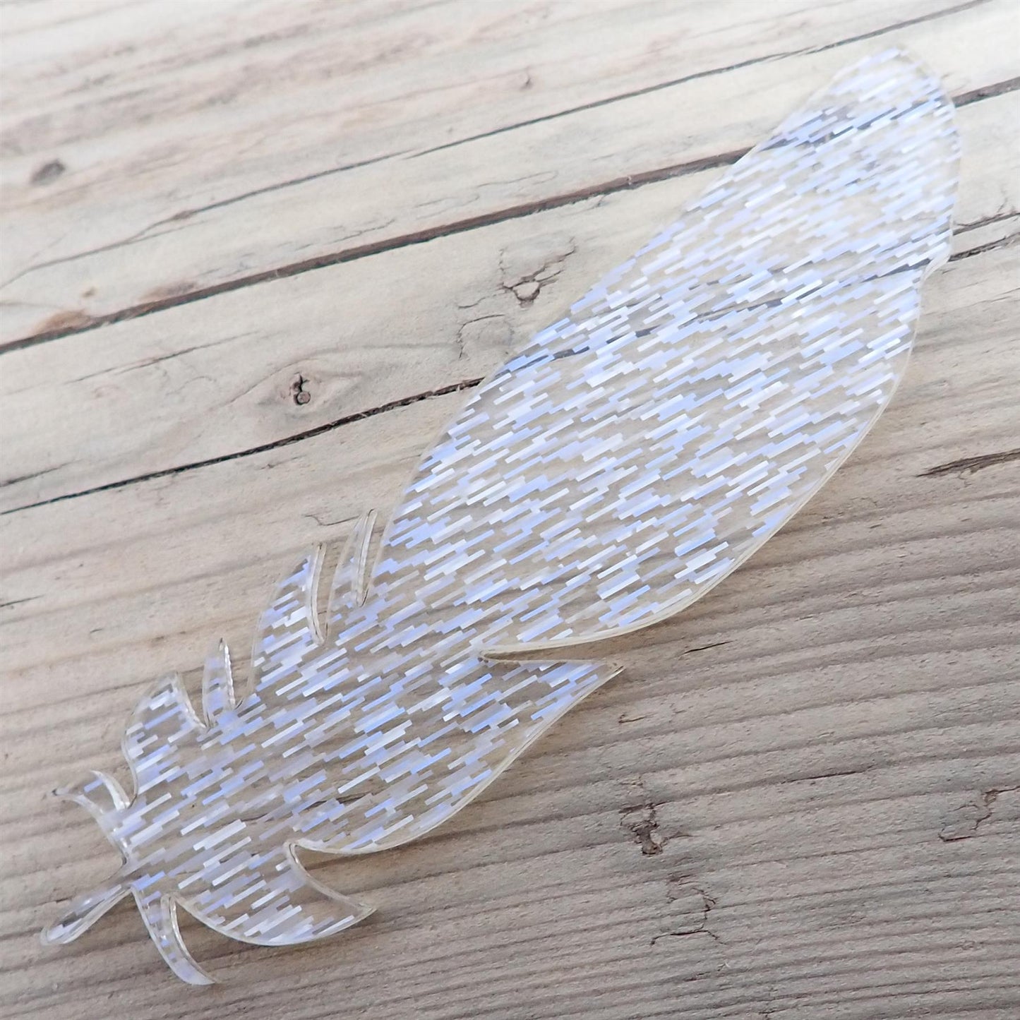 [R&F] Confetti White Acrylic Feather Decorations, 100mm (Style 1) (Pack of 5)